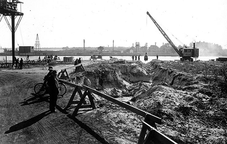 construction crews digging